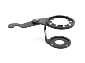 Verstellbarer, am Sitz montierter Getränkehalter für die Feuerlöscherhalterung FE1314. Porsche 911